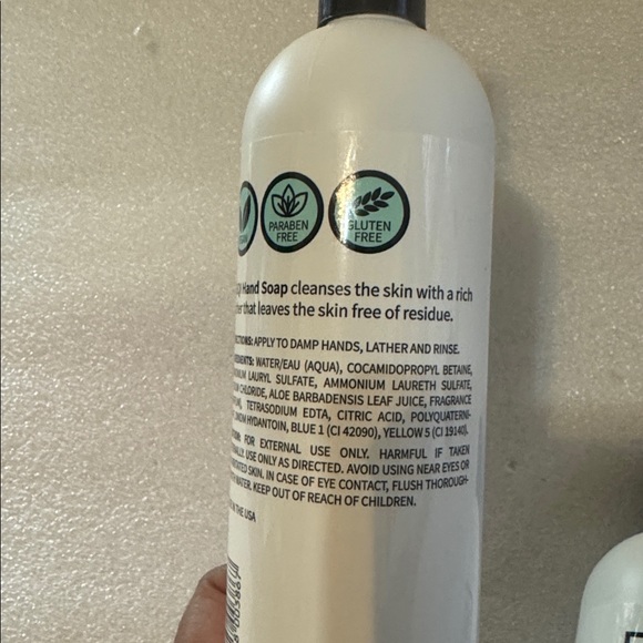 Hand Soap with Aloe Vera - White-2 bottles--16 Fl oz / 473 ml e . - Picture 8 of 10